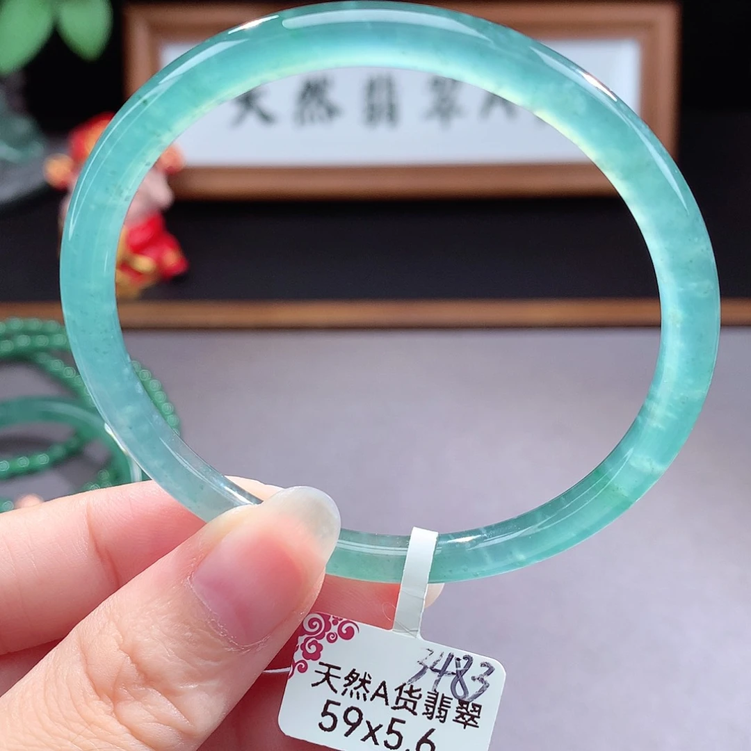 未镶嵌手镯（圆镯）翡翠