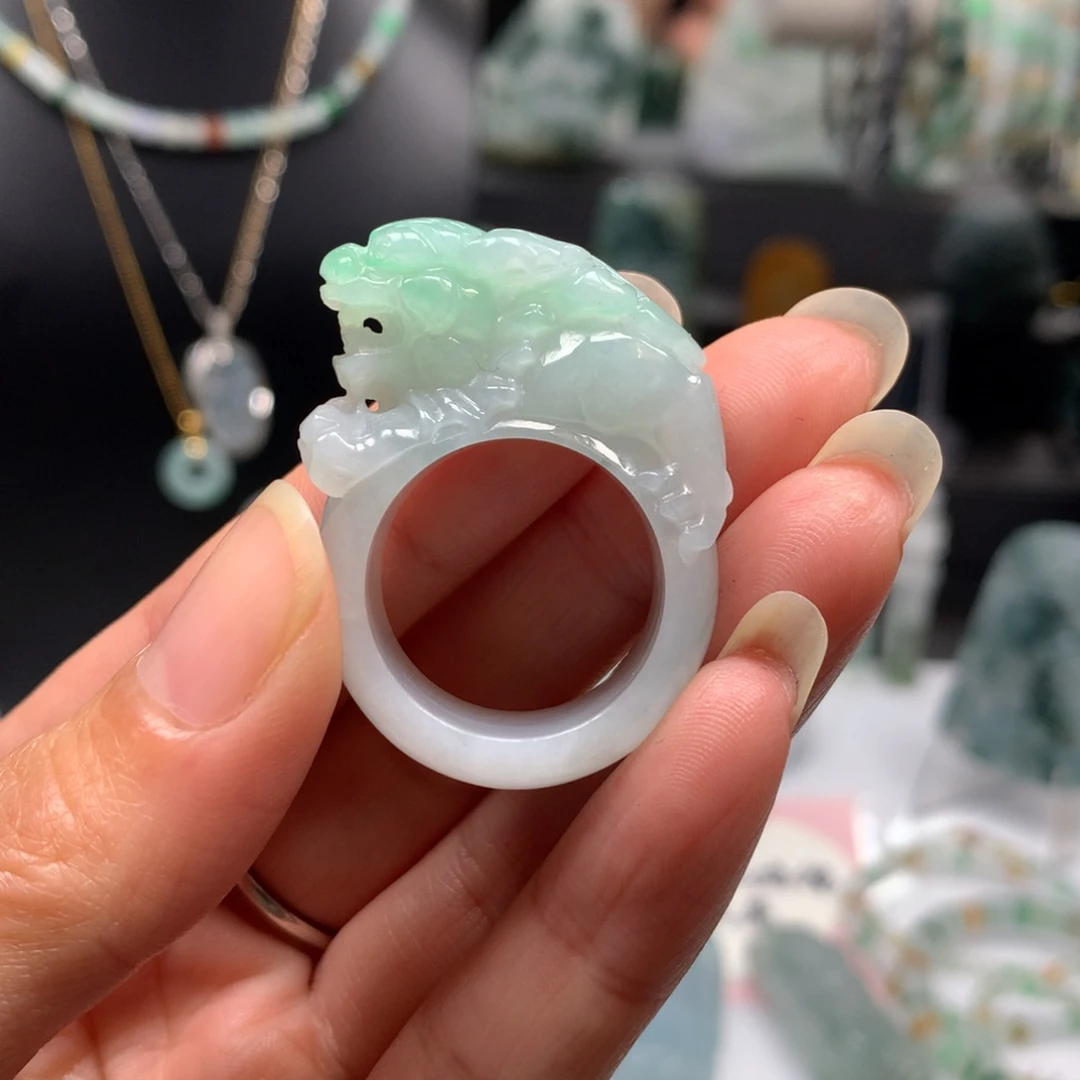 翡翠颈饰未镶嵌苏**招23号貔貅扳指