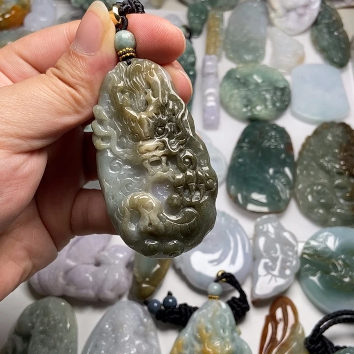 翡翠未镶嵌颈饰龙牌47