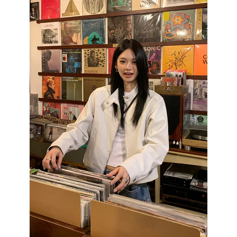 美式复古白色皮衣女早春季穿搭薄款小众设计感宽松休闲韩版短外套