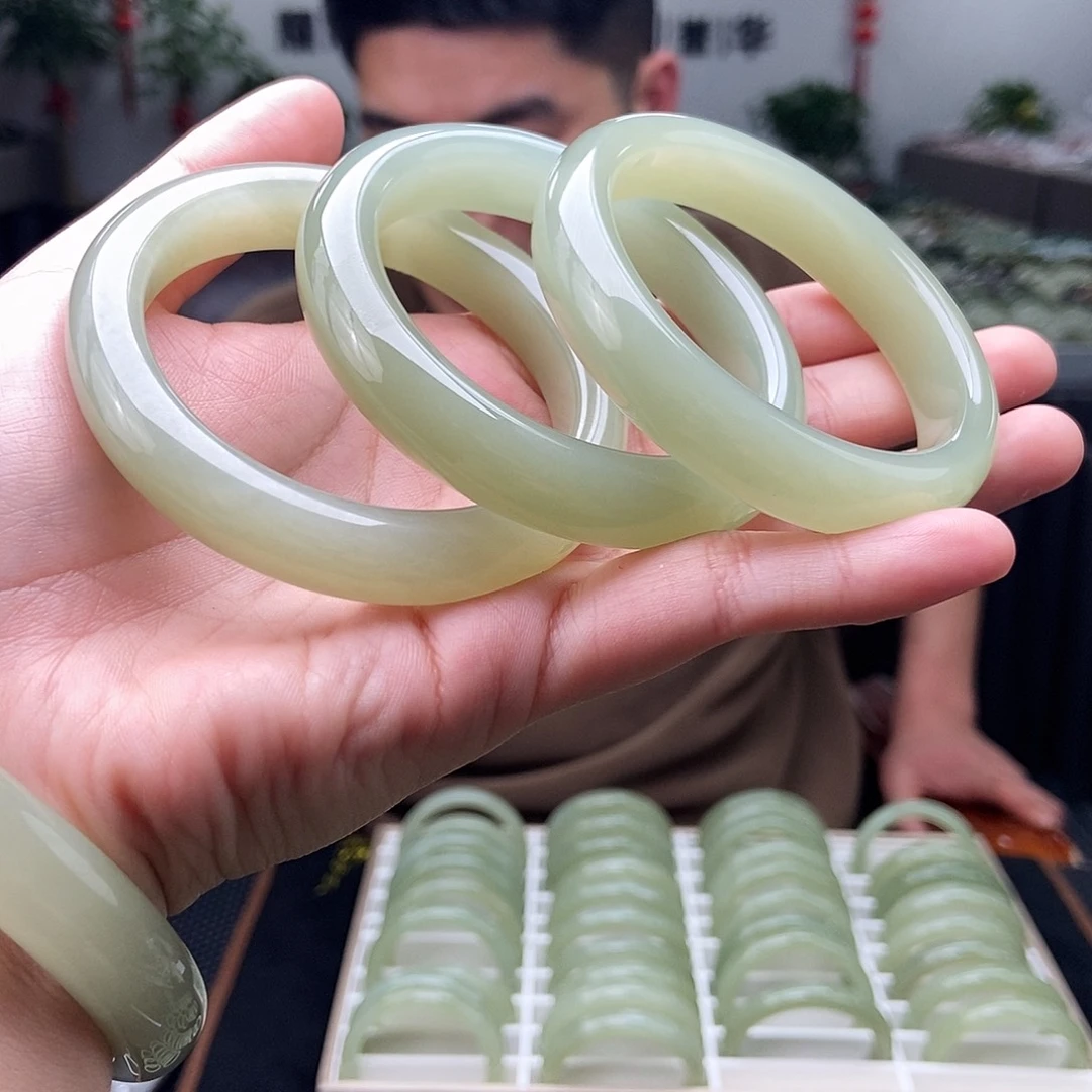 和田玉50-60颜色多样性发拍一发一未镶嵌