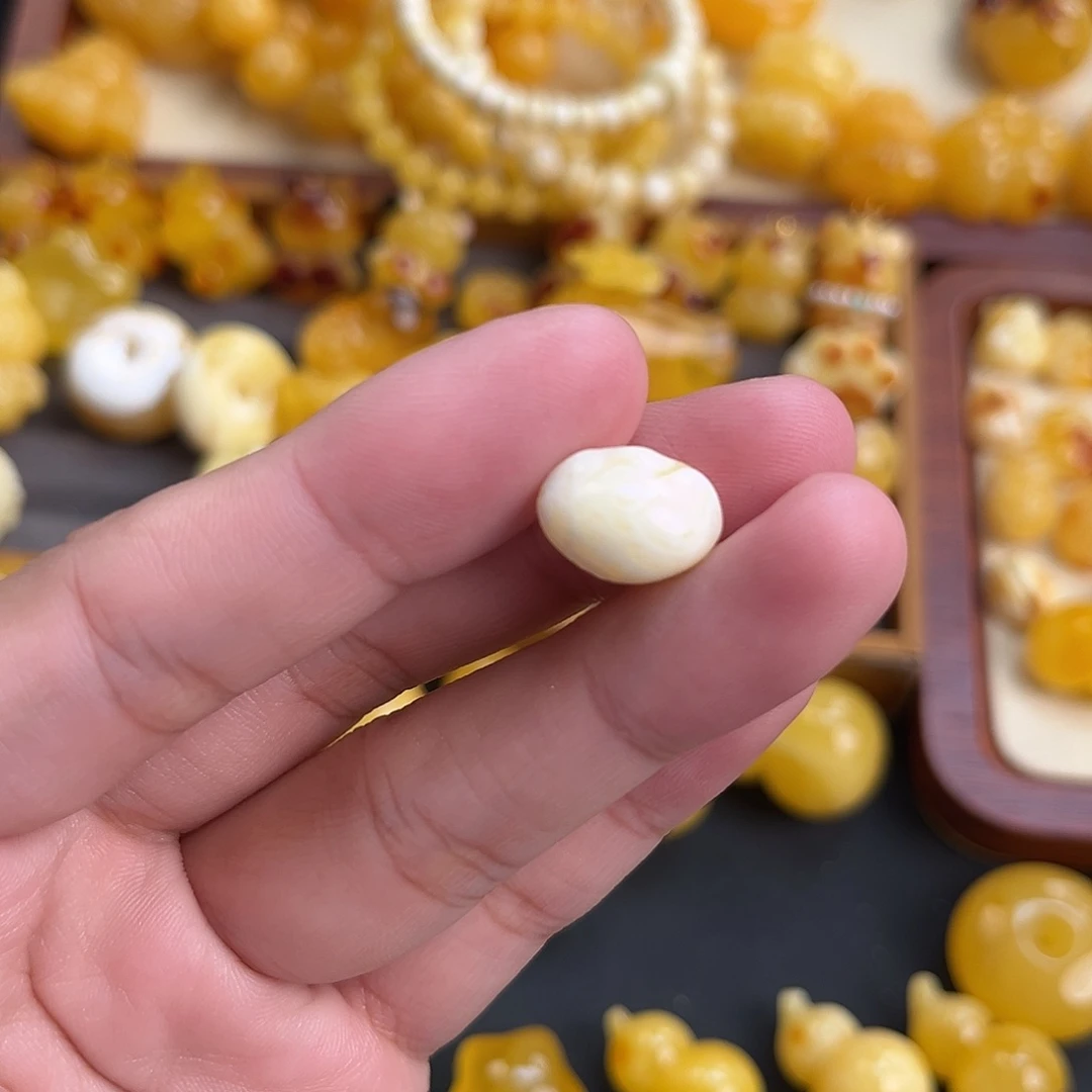 琥珀未镶嵌珠宝奇石