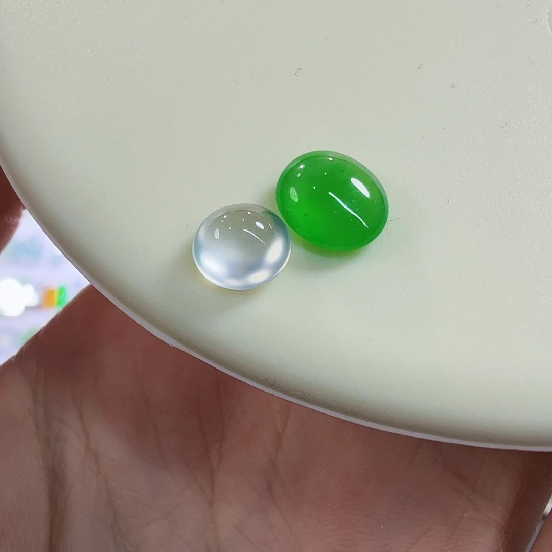 翡翠未镶嵌颈饰蛋面一对