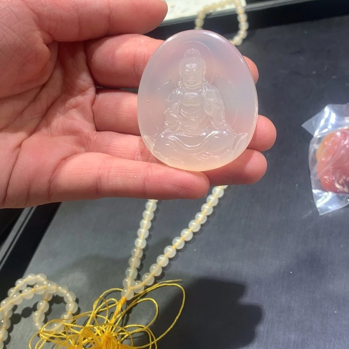 石英质玉（黄龙玉）未镶嵌颈饰
