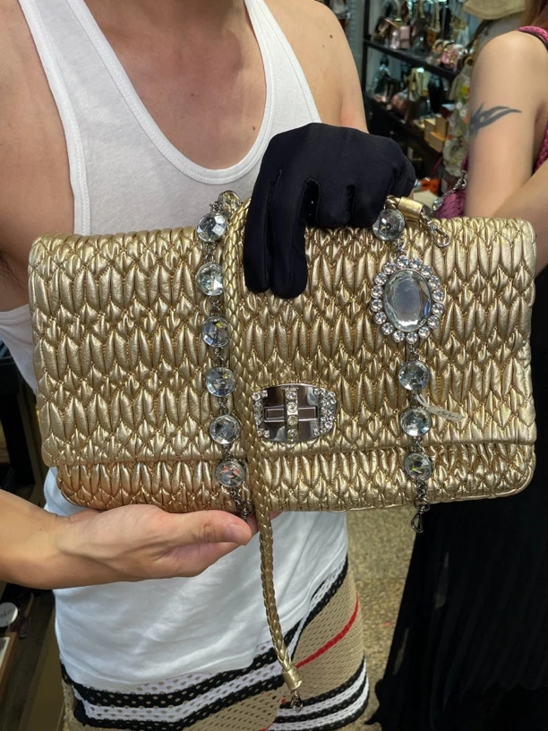 95新 MIU MIU/缪缪 夏七中古/金色褶皱宝石链条/单肩包