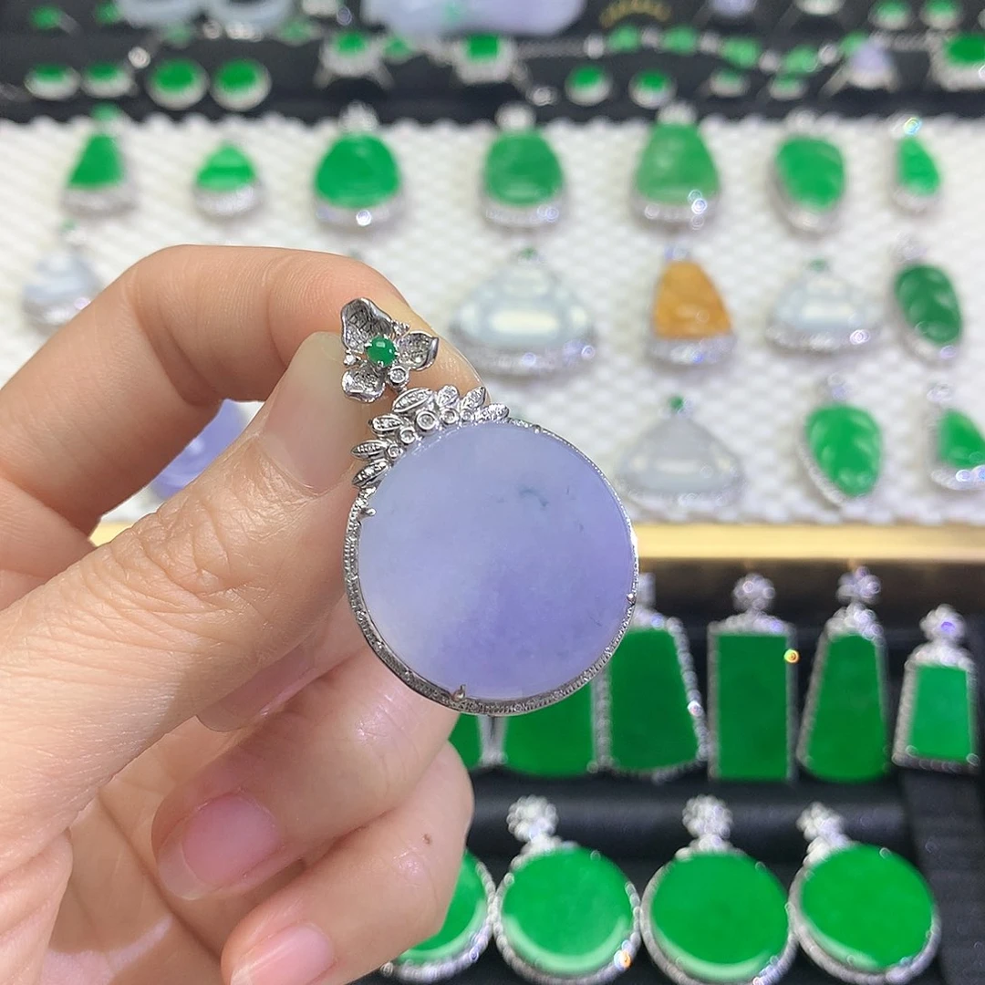 颈饰18K金镶嵌翡翠吊坠