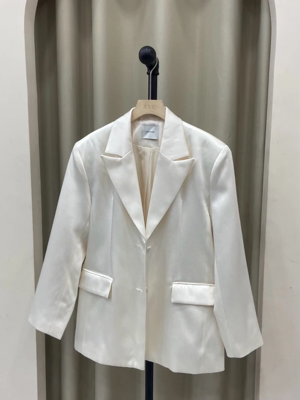 白色韩版宽松西装