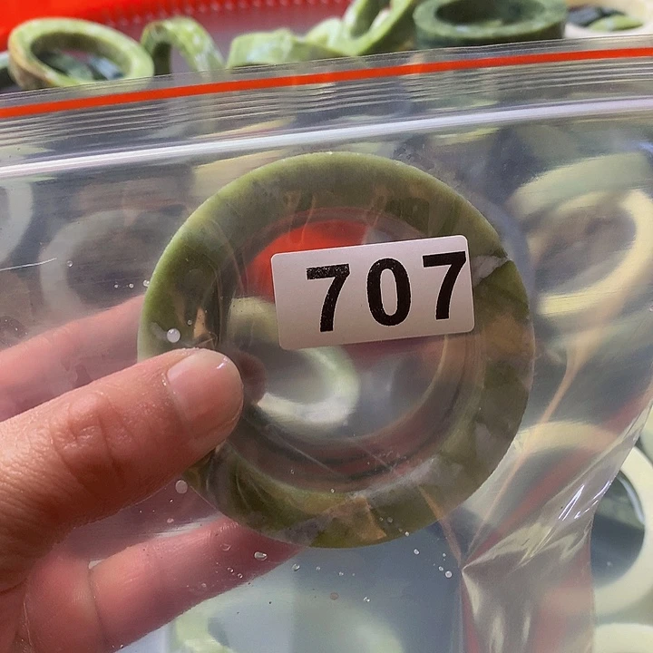 蛇纹石玉原未镶嵌铃*