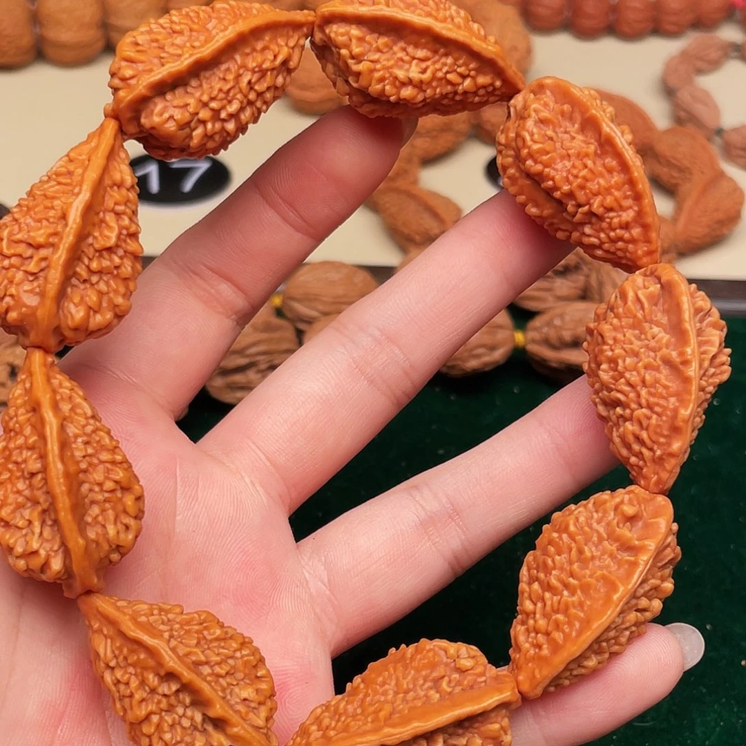 吊坠文玩核桃绣花鞋