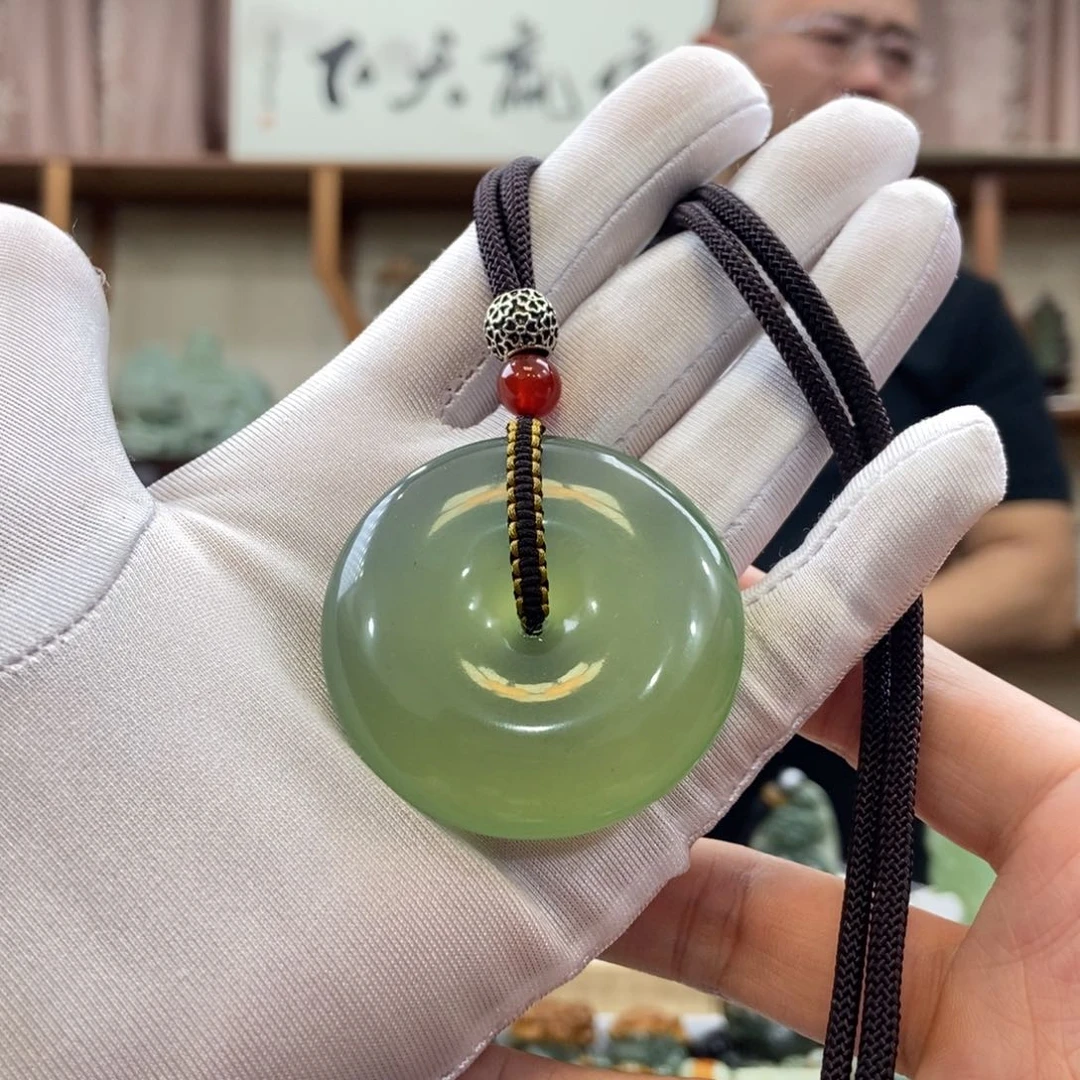 蛇纹石玉吊坠未镶嵌