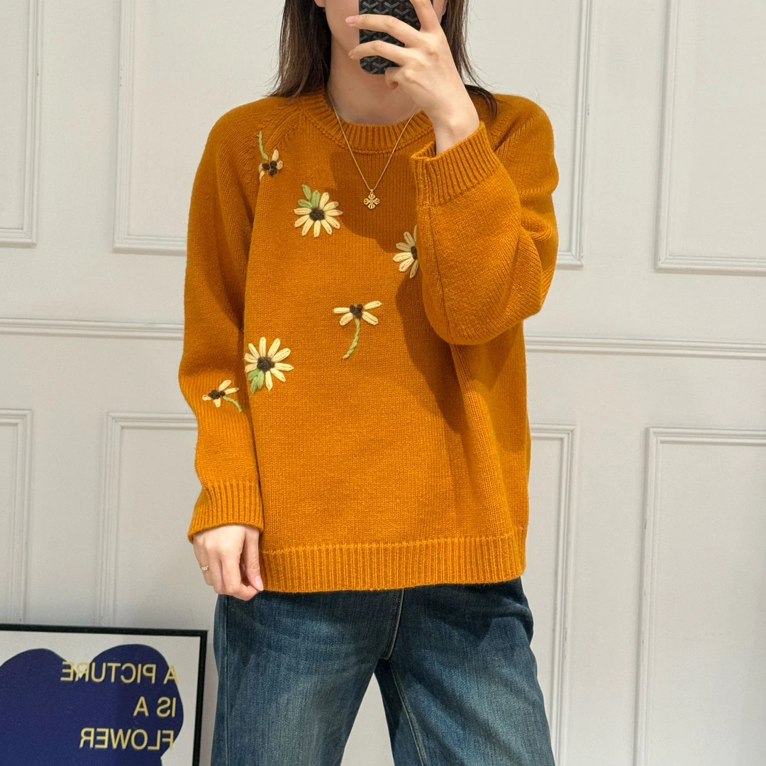 美亚恩NANA【好柿发生】秋冬复古重工刺绣套头针织毛衣女软糯C0559