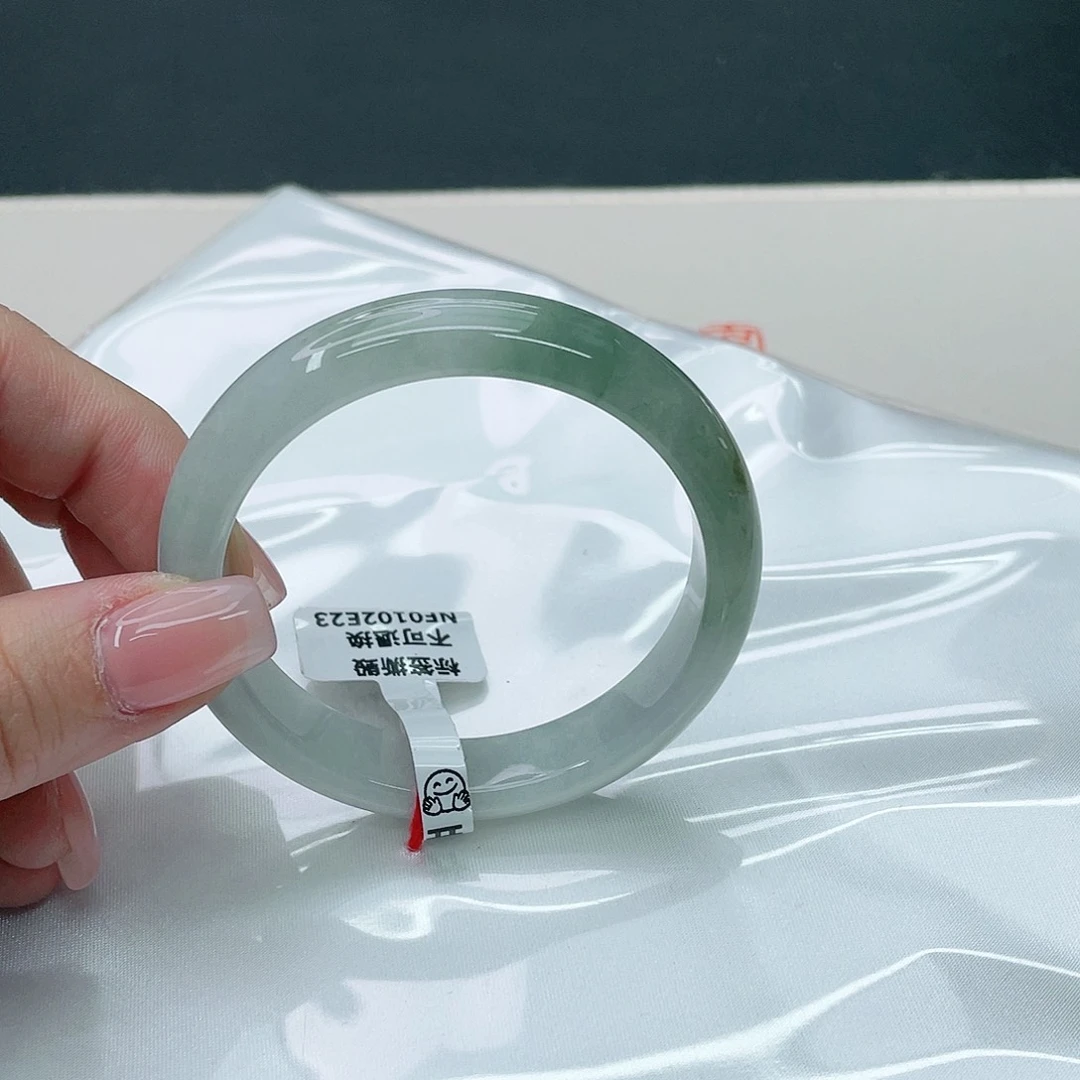 翡翠手镯未镶嵌正54