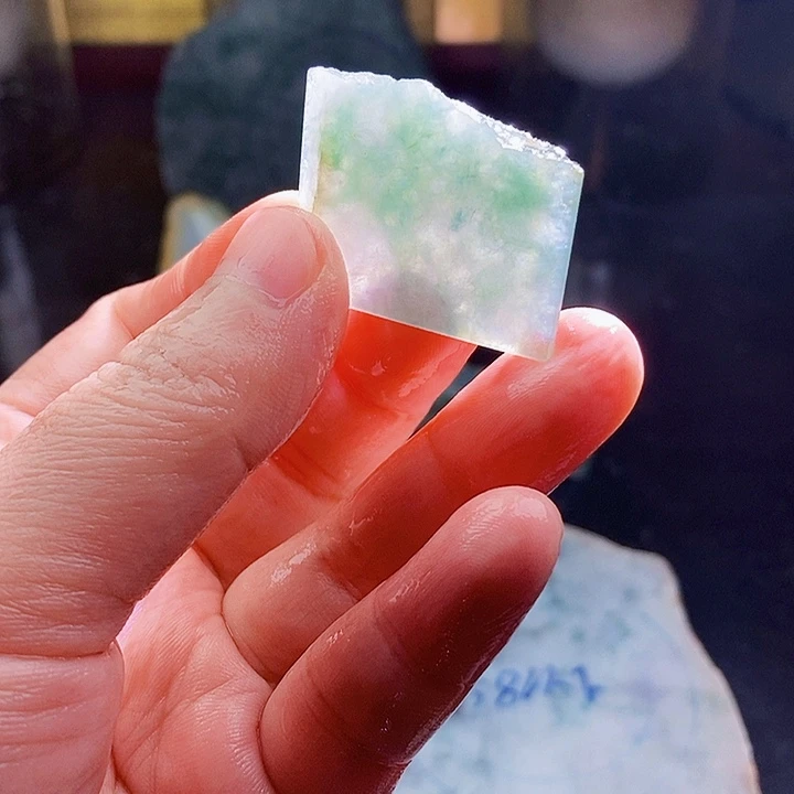 翡翠未镶嵌颈饰毛料6