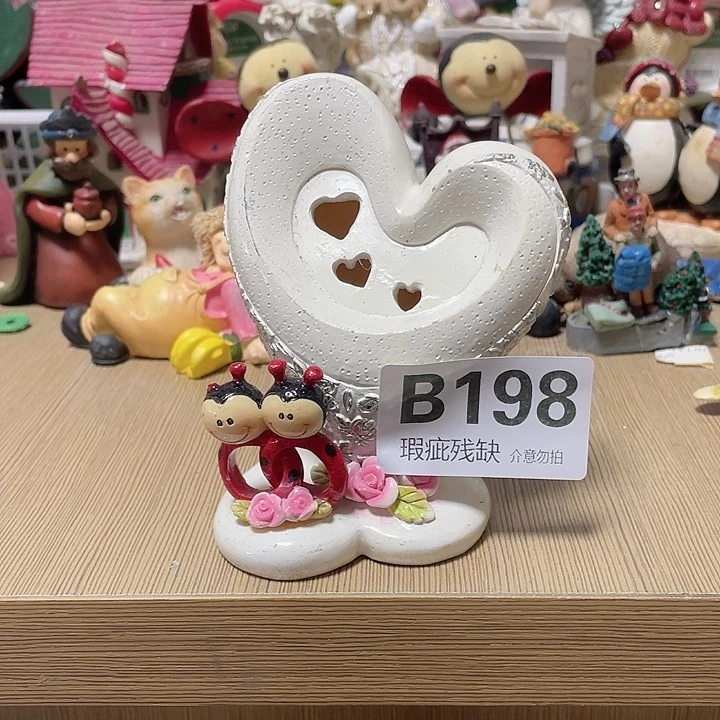 L***n摆件孤品老货微瑕瓷