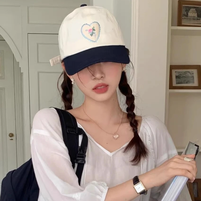 韩国爱心玫瑰图案刺绣拼色棒球帽女甜美可爱百搭显脸小软顶鸭舌帽