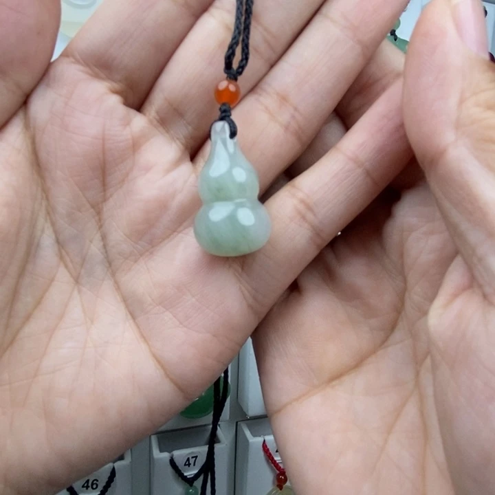 石英质玉未镶嵌颈饰