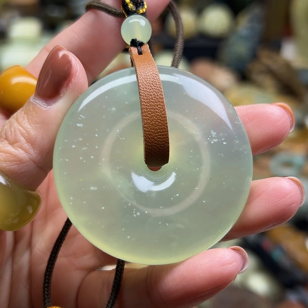 岫玉未镶嵌颈饰岫玉暴风雪扣子