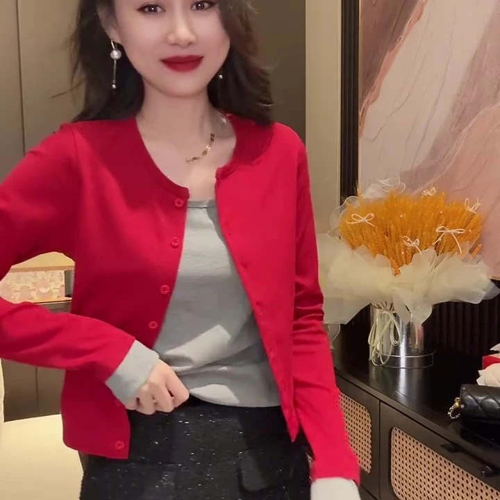 时尚洋气圆领宽松长袖打底衫女冬季新款遮肚显瘦上衣