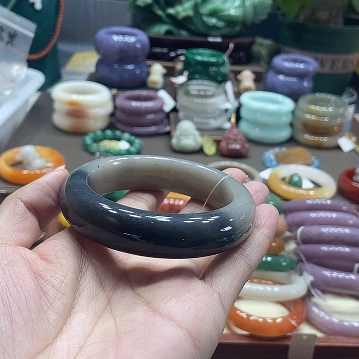 E***a石英岩玉未镶嵌手镯