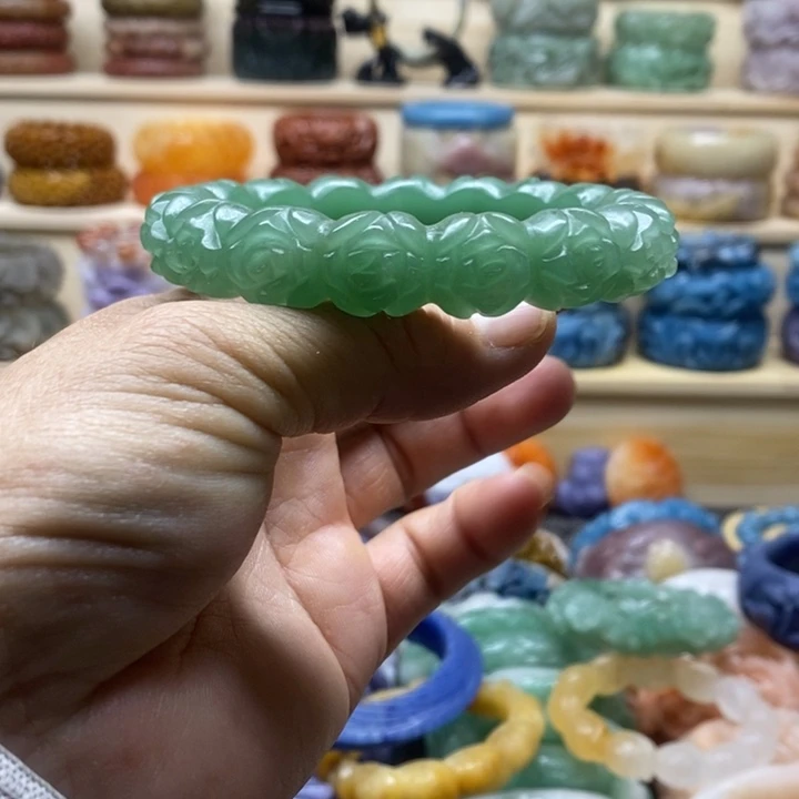 未镶嵌手镯石英质玉