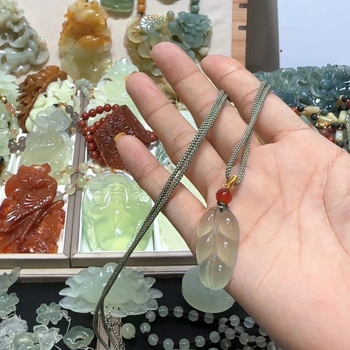 蛇纹石玉未镶嵌吊坠