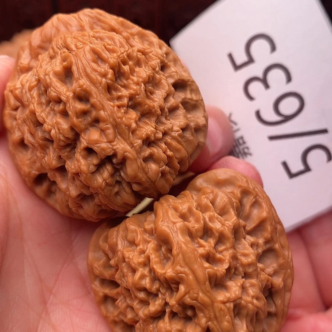 .***.文玩核桃把件41三角疆