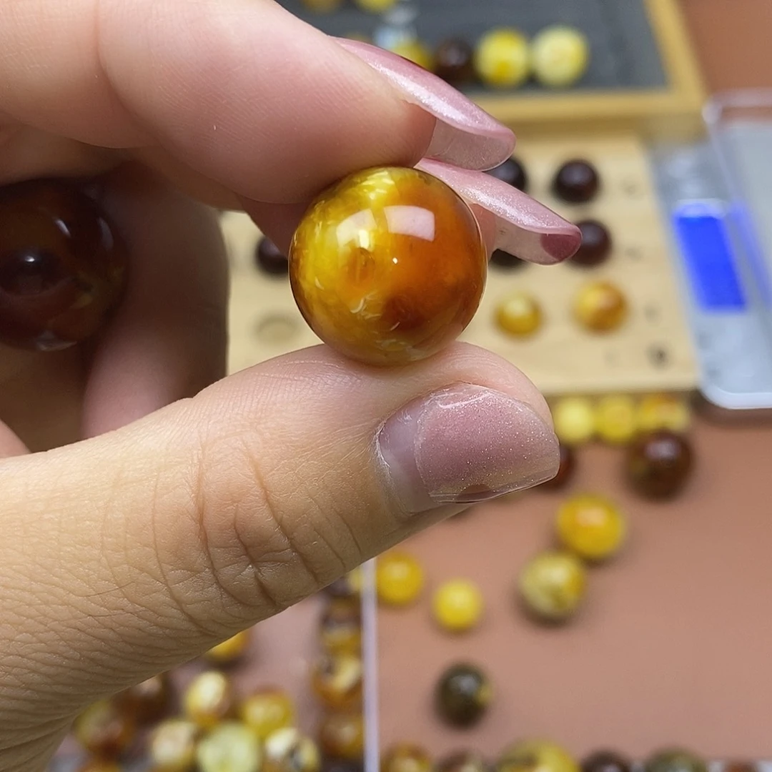 小***灰未镶嵌琥珀裸石蜜蜡