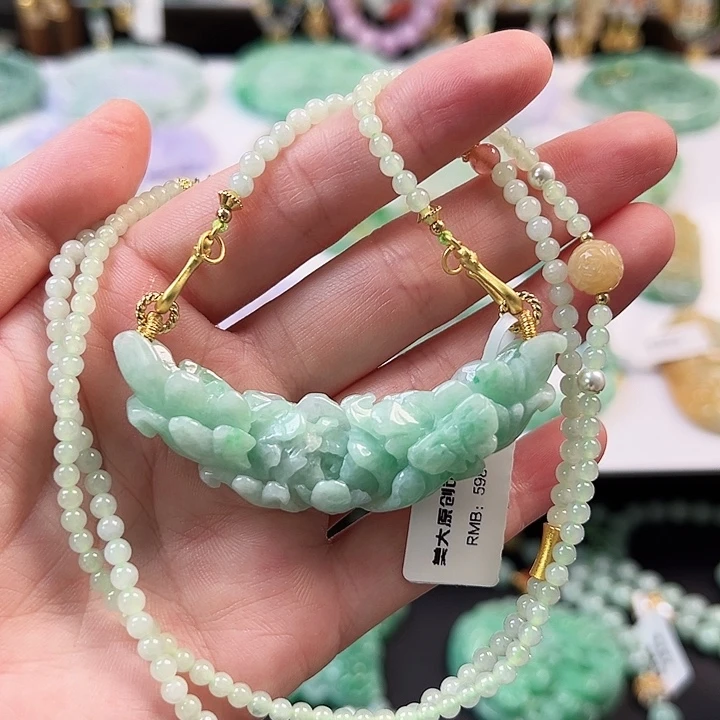 翡翠未镶嵌颈饰吊坠