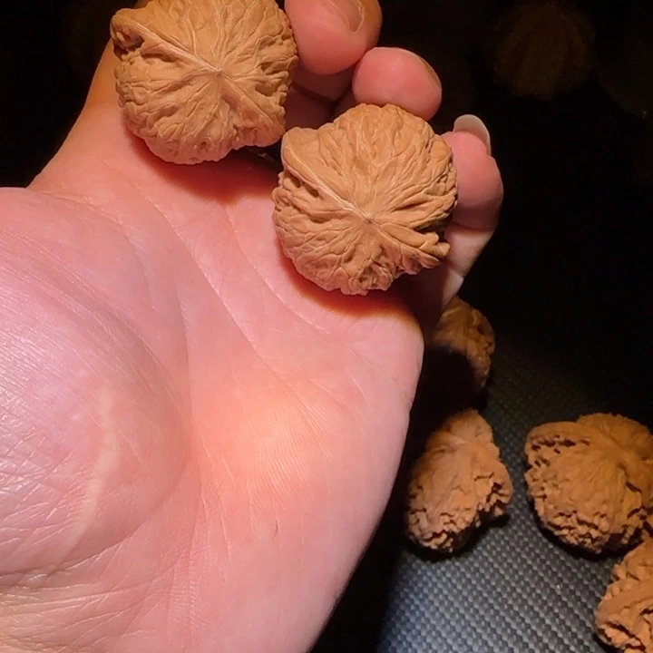 不***头文玩核桃吊坠22223555