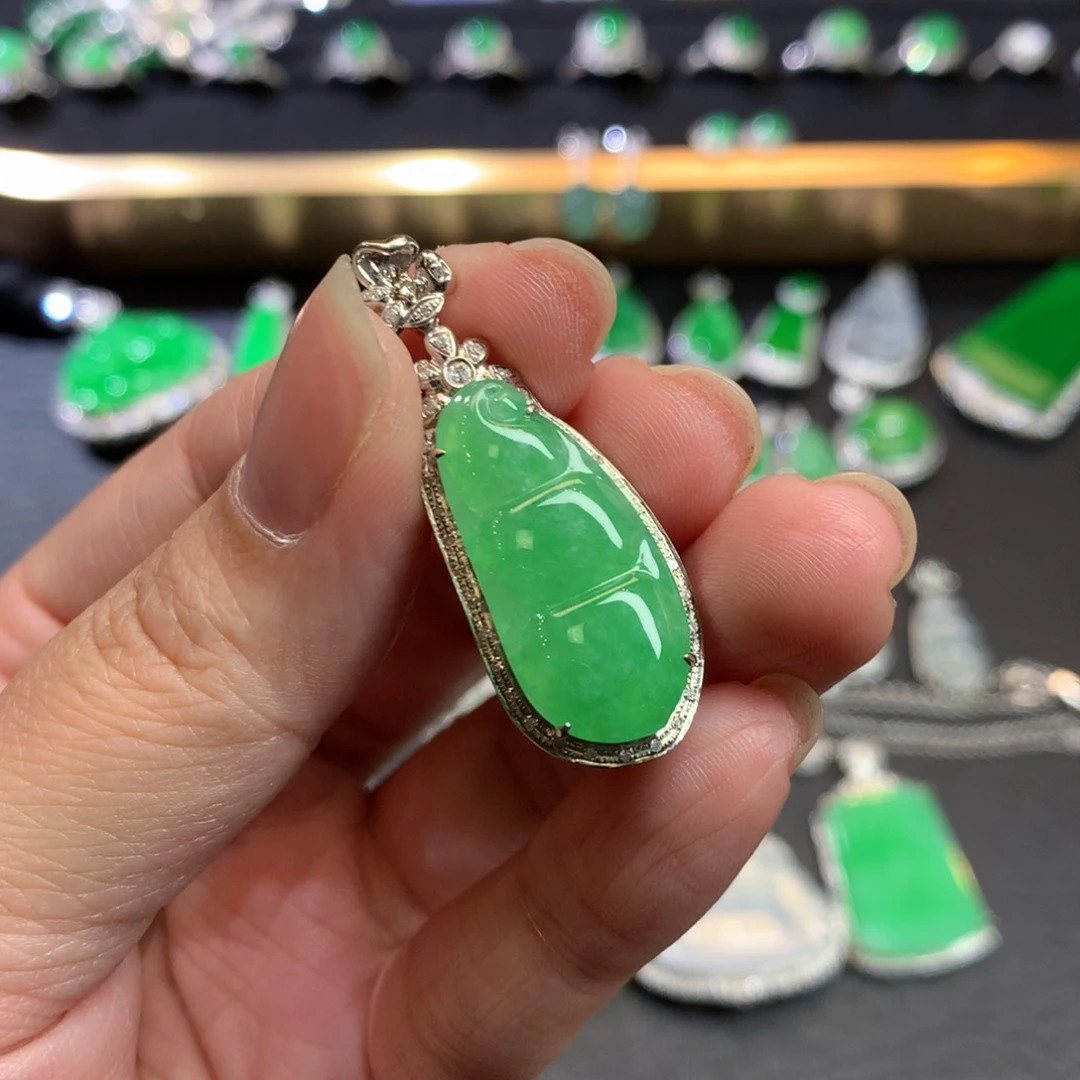 翡翠吊坠(不含链)18K金镶嵌