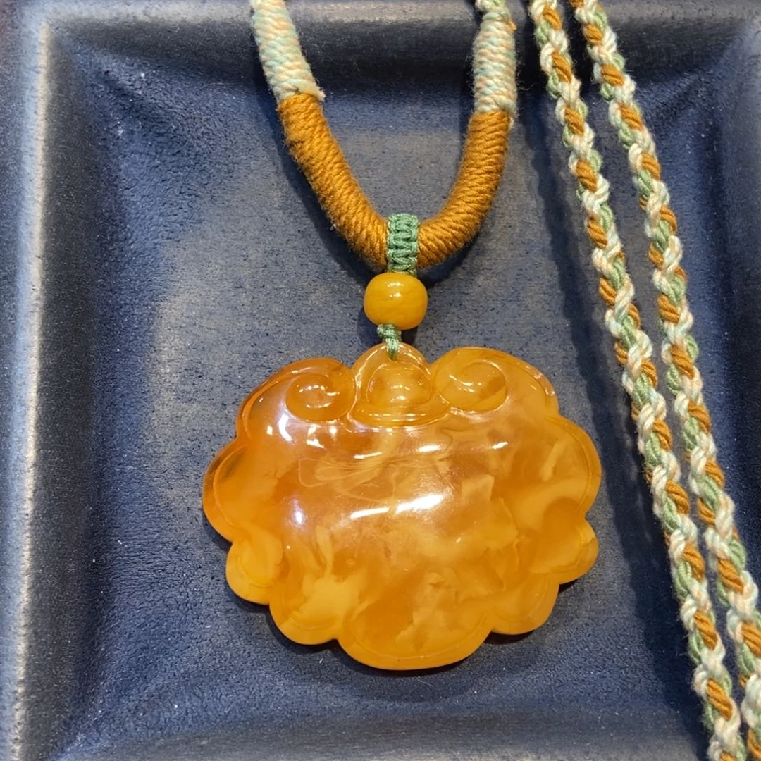 琥珀未镶嵌颈饰蜜蜡