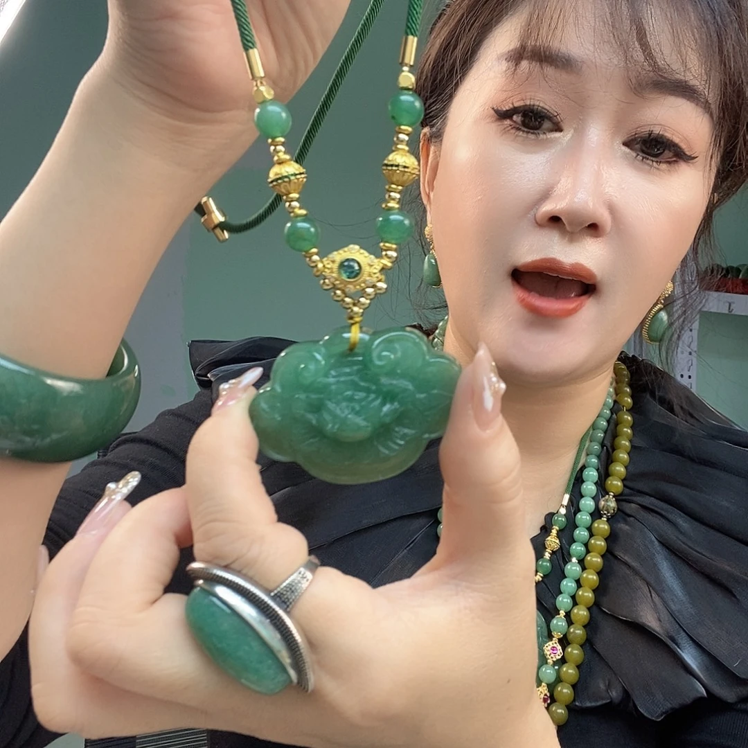未镶嵌手镯石英质玉