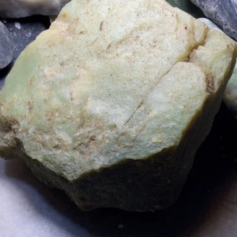 透闪石质玉未镶嵌挂件想***想