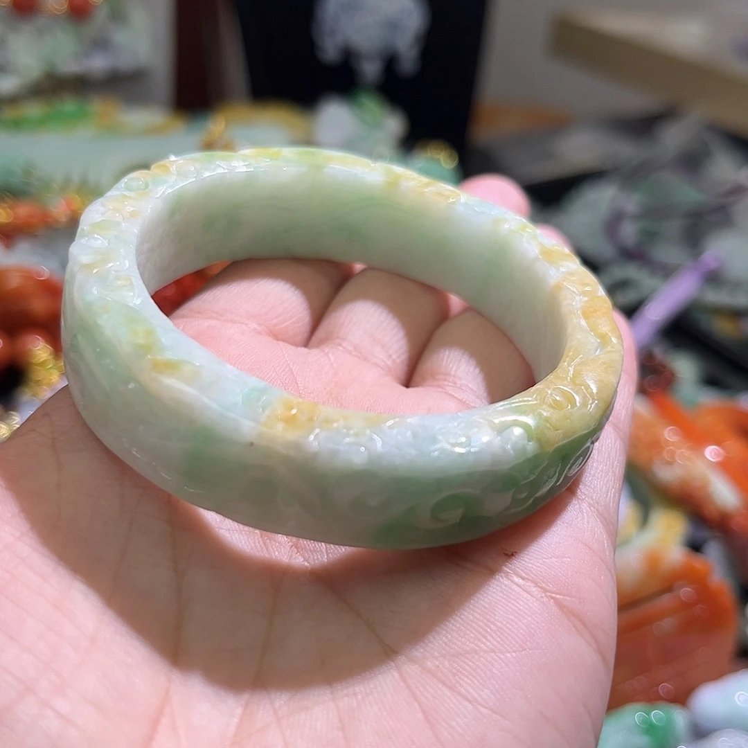 翡翠未镶嵌颈饰待编织