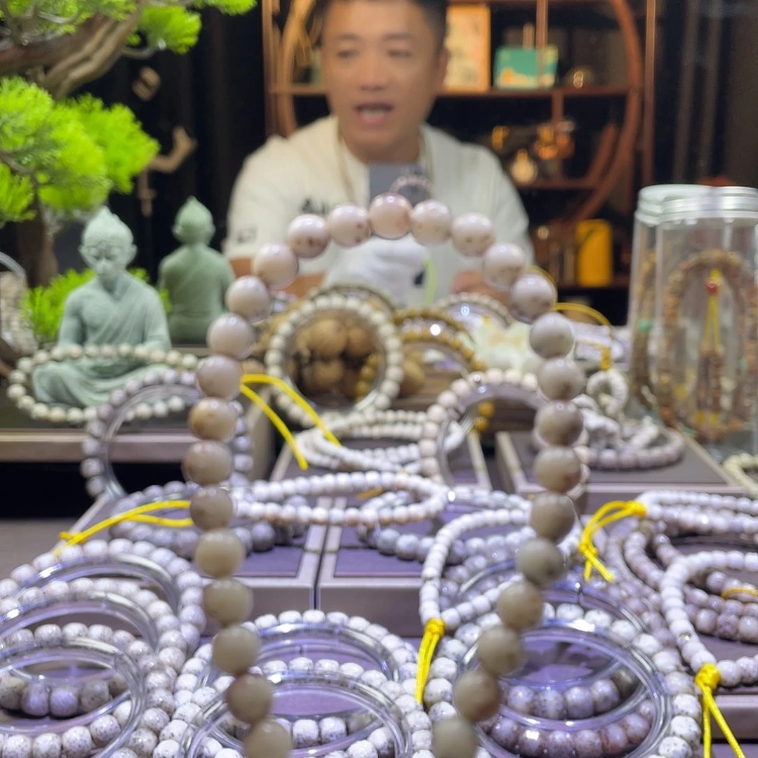 星月菩提吊坠手持