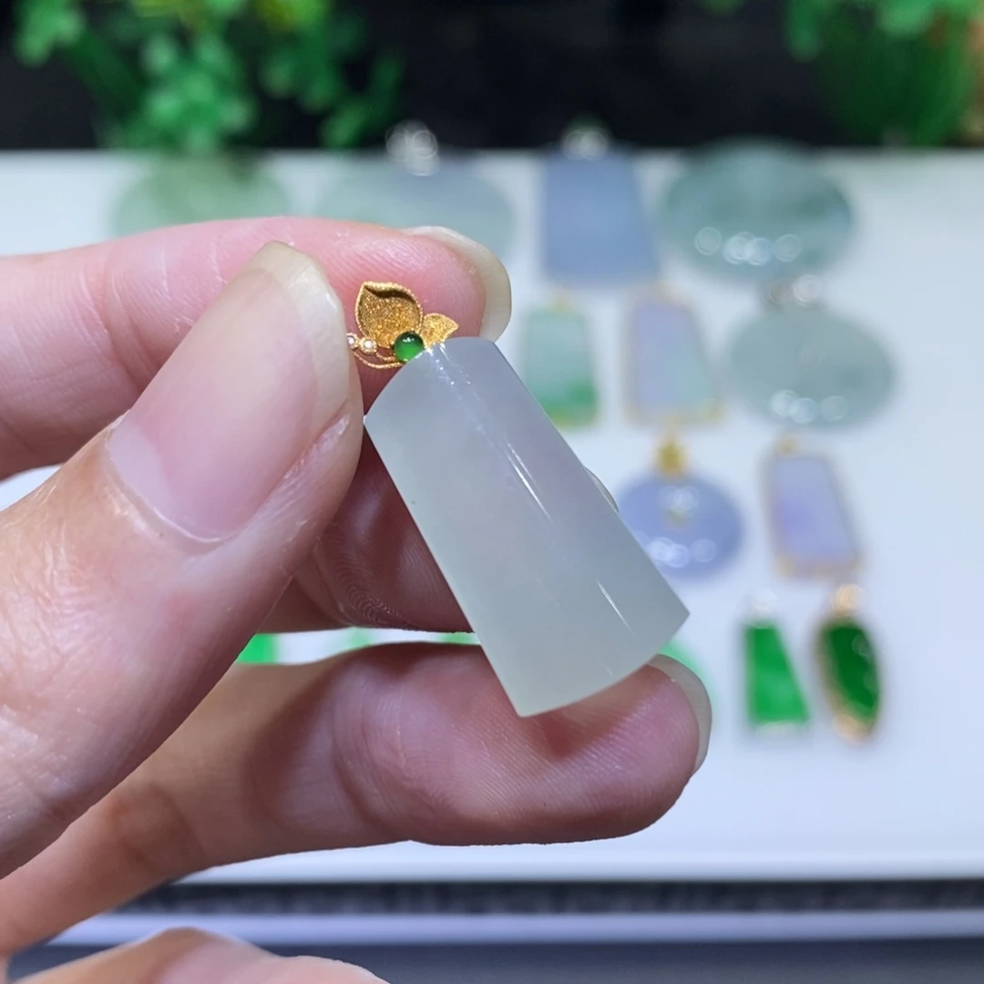 翡翠18K金镶嵌吊坠(不含链)