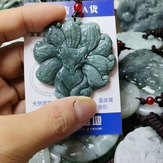 翡翠未镶嵌颈饰挂件
