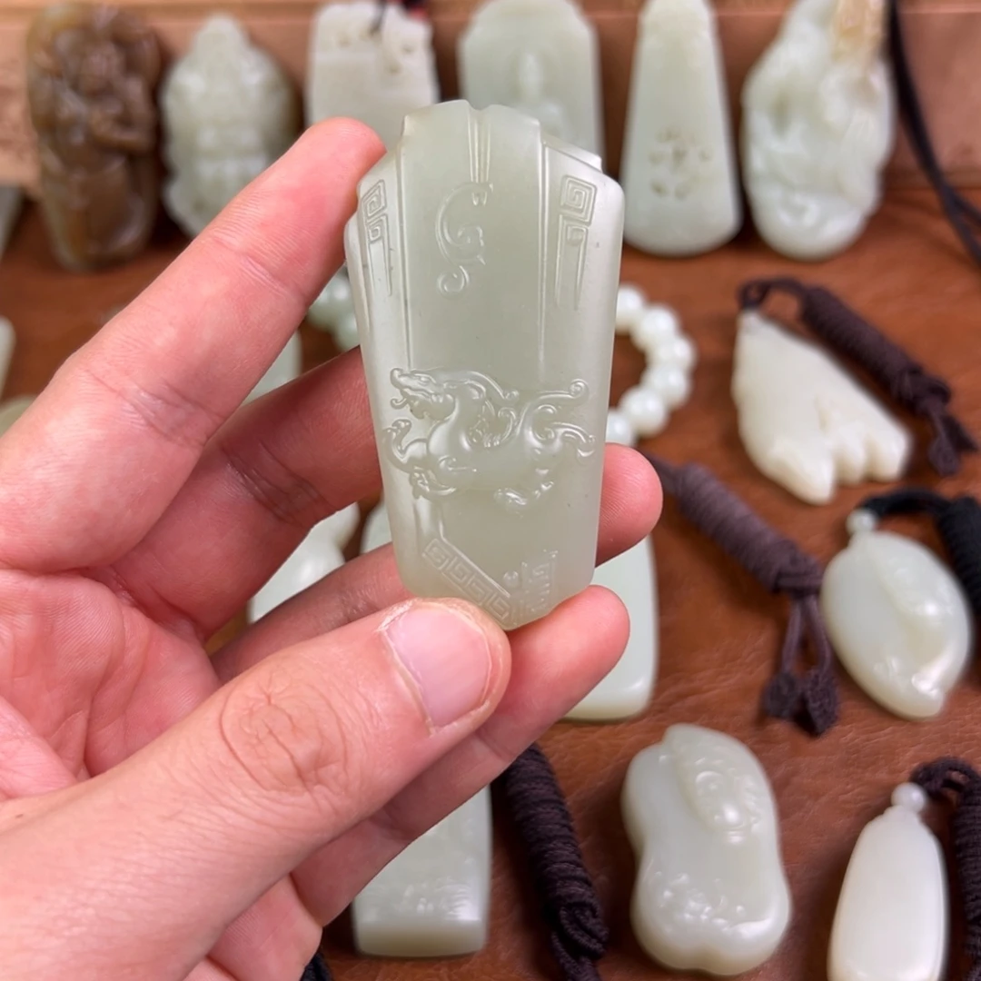 舞***雩和田玉（青白玉）未镶嵌颈饰