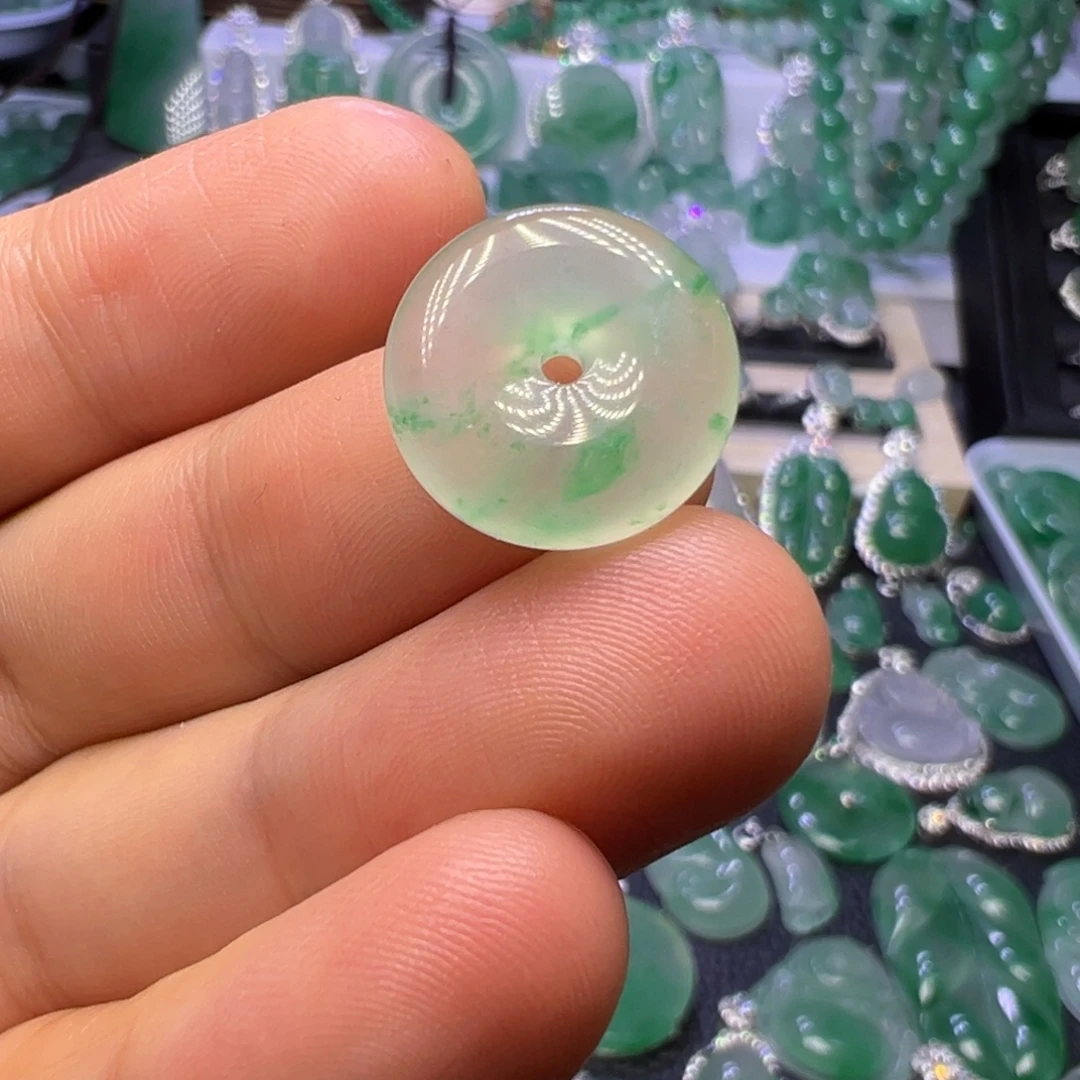 石英质玉（非洲翠）未镶嵌颈饰