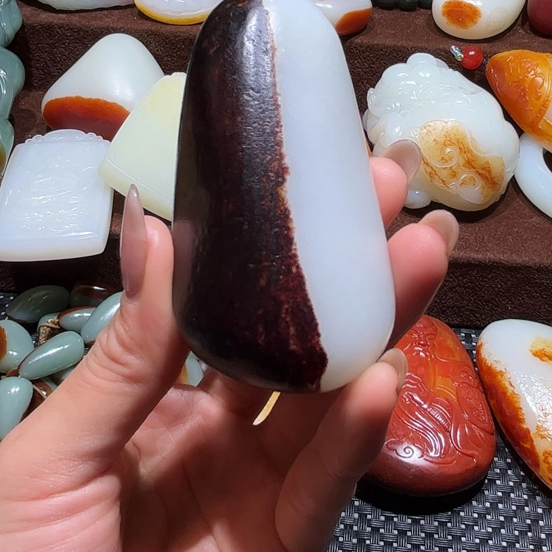 吉***7和田玉未镶嵌颈饰