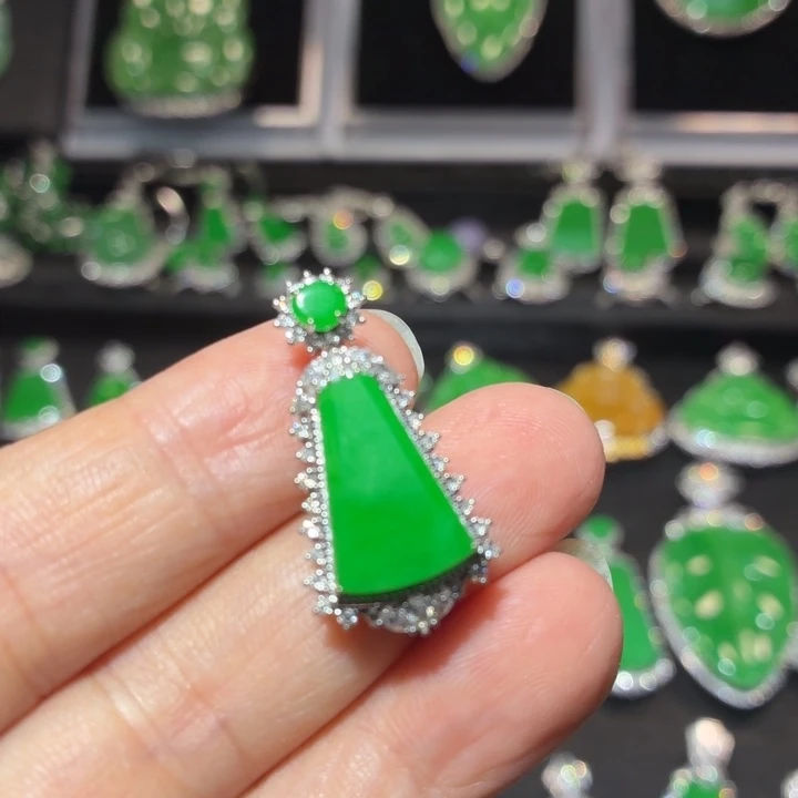 翡翠18K金镶嵌吊坠(不含链)翡翠