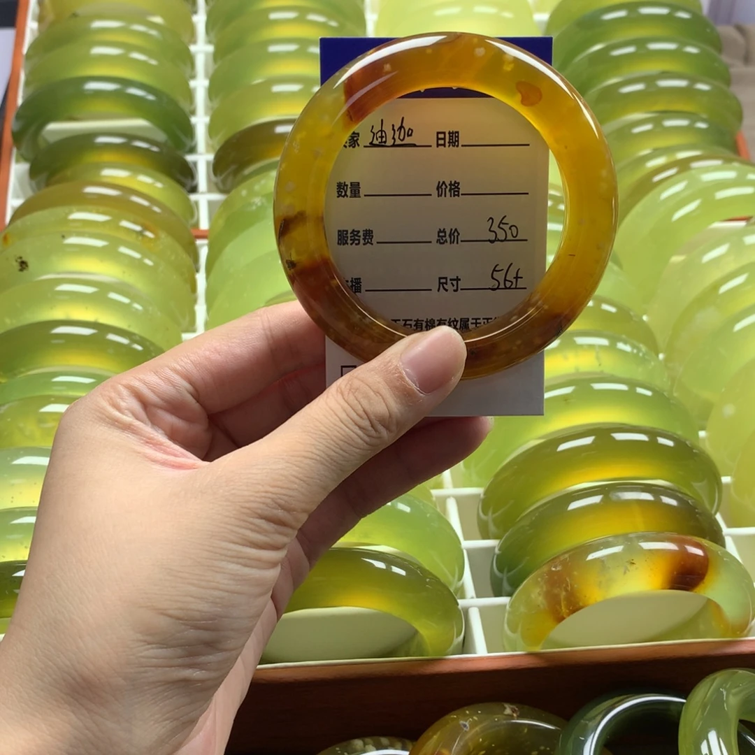 迪***！蛇纹石玉未镶嵌手镯