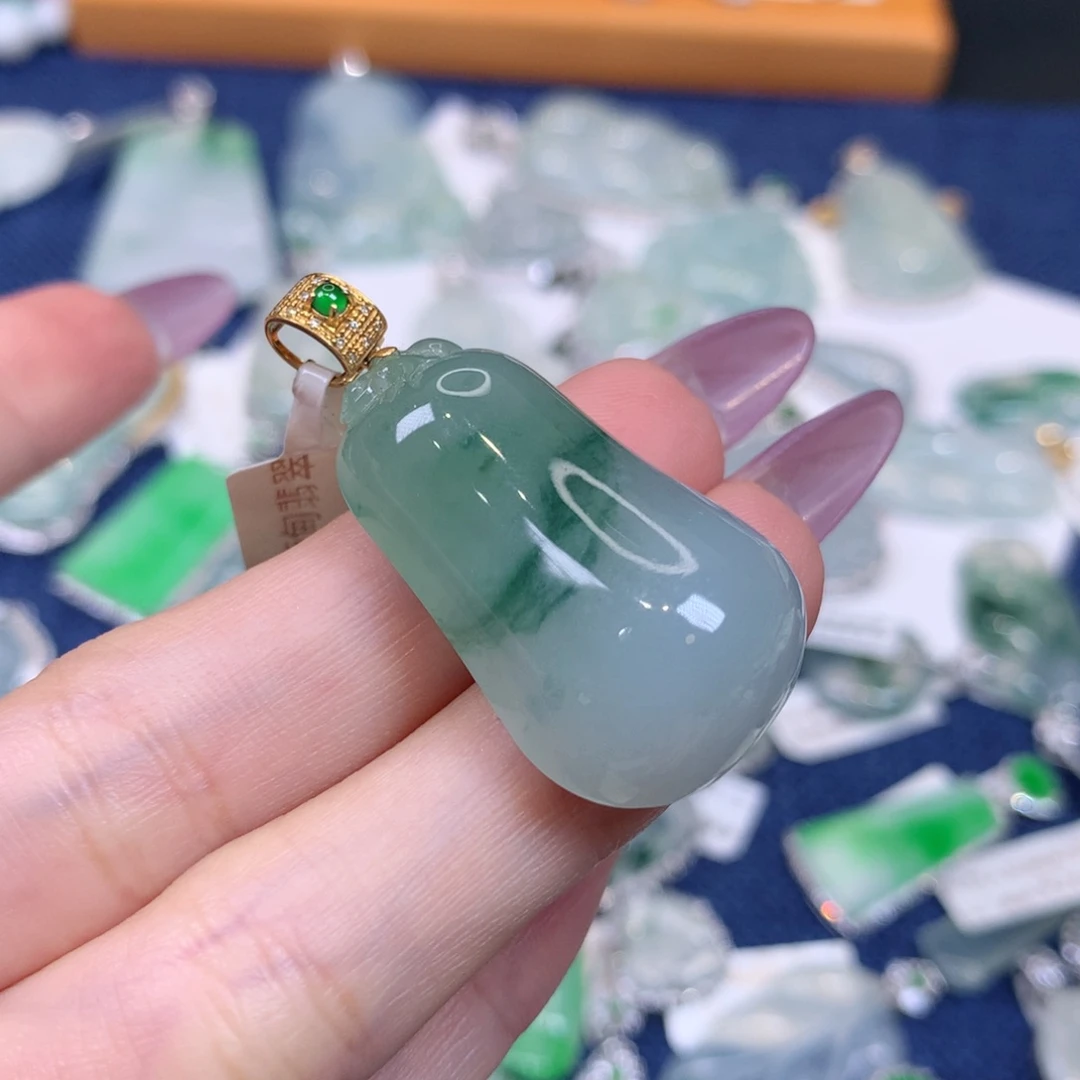 颈饰18K金镶嵌翡翠