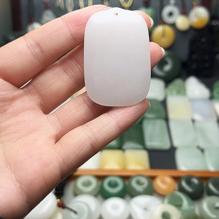 石英质玉未镶嵌颈饰