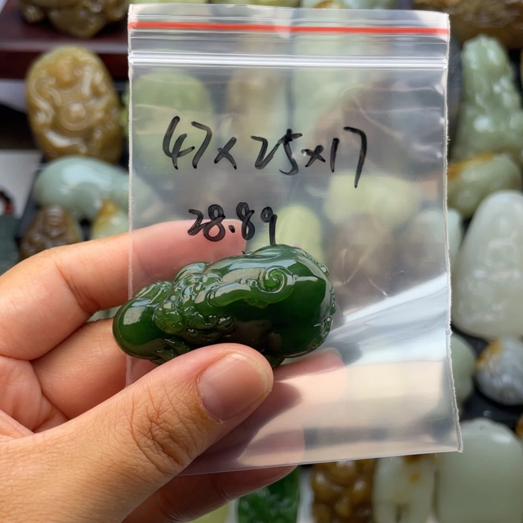 珍***妮和田玉未镶嵌颈饰