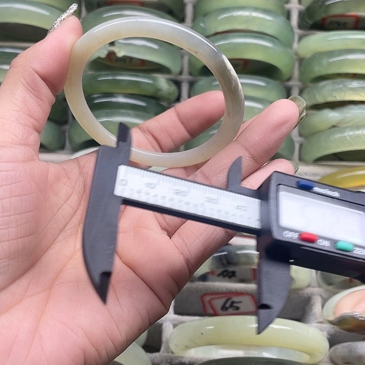 蛇纹石玉未镶嵌手镯65