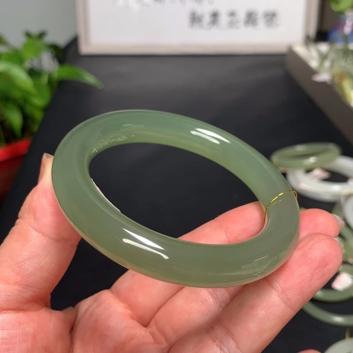 和田玉手镯未镶嵌57