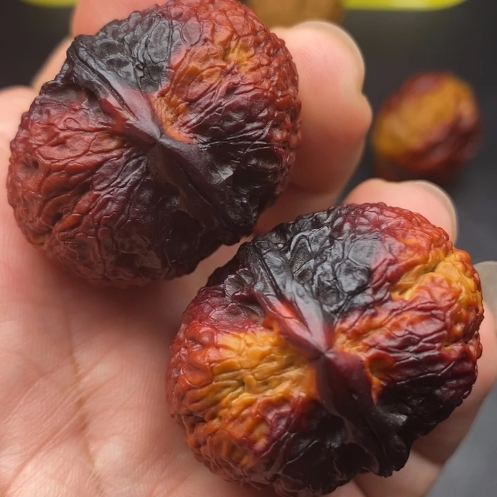 文玩核桃吊坠39 七彩金蟒元宝