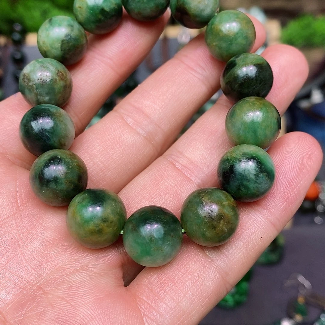 翡翠手链未镶嵌自****.漂亮美眉