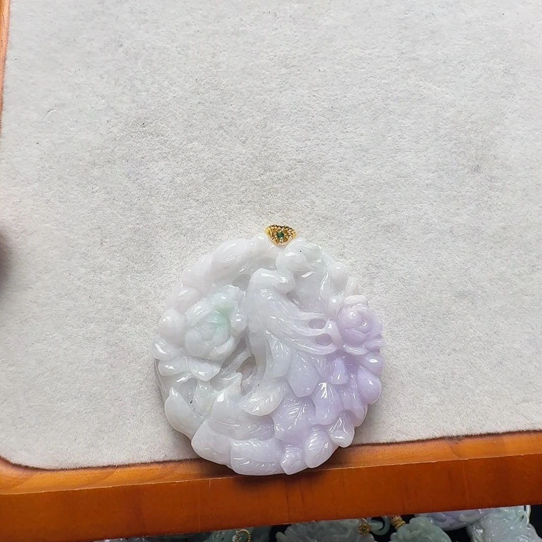 翡翠未镶嵌吊坠(赠链)